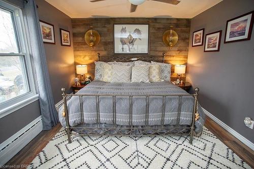 111 Tutela Heights Road, Brantford, ON - Indoor Photo Showing Bedroom