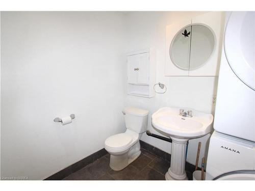 2-140 Alfred Street, Brantford, ON - Indoor Photo Showing Bathroom