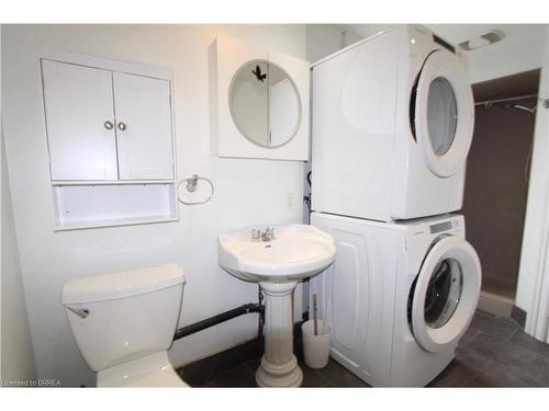 2-140 Alfred Street, Brantford, ON - Indoor Photo Showing Bathroom