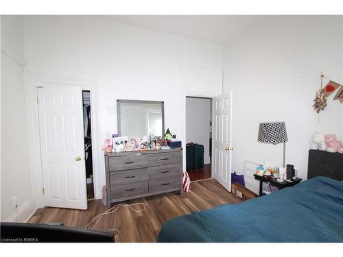 2-140 Alfred Street, Brantford, ON - Indoor Photo Showing Bedroom