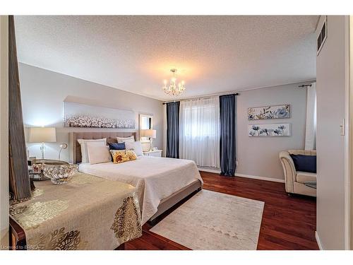 45 Townmansion Drive, Hamilton, ON - Indoor Photo Showing Bedroom