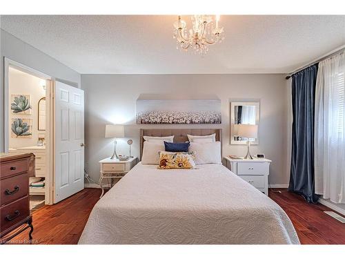 45 Townmansion Drive, Hamilton, ON - Indoor Photo Showing Bedroom