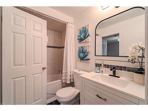 45 Townmansion Drive, Hamilton, ON - Indoor Photo Showing Bathroom