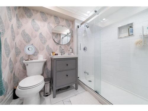 206-21 Richmond Street, Brantford, ON - Indoor Photo Showing Bathroom
