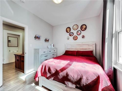 38 Richardson Street, Brantford, ON - Indoor Photo Showing Bedroom