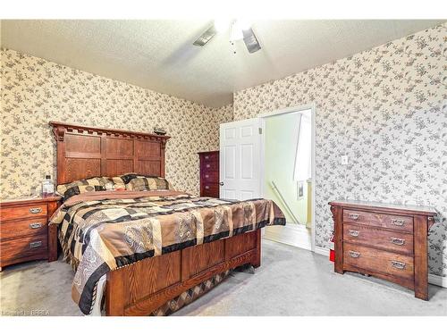 6 Ada Avenue, Brantford, ON - Indoor Photo Showing Bedroom