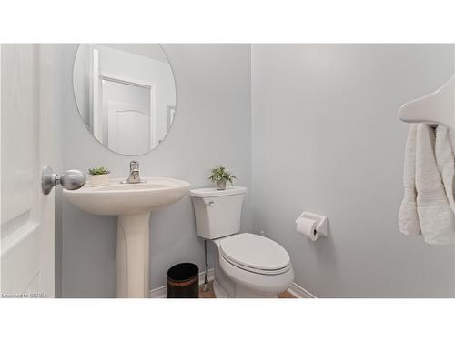 68 Hansford Drive, Brantford, ON - Indoor Photo Showing Bathroom