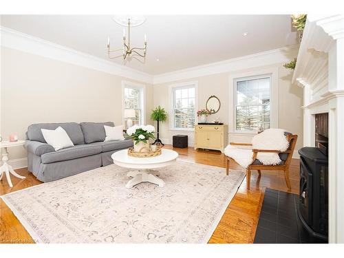 443 Bishopsgate Road, Burford, ON - Indoor Photo Showing Living Room