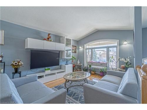 27 Landon Avenue, Simcoe, ON - Indoor Photo Showing Living Room