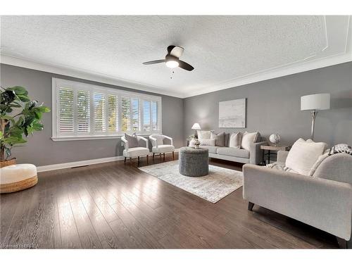 21 Jefferson Avenue, Port Colborne, ON - Indoor Photo Showing Living Room