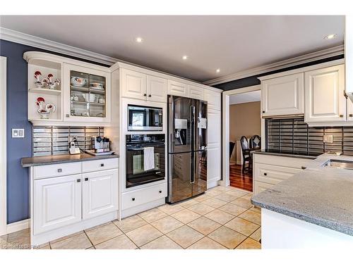16 Camrose Drive, Brantford, ON - Indoor Photo Showing Kitchen
