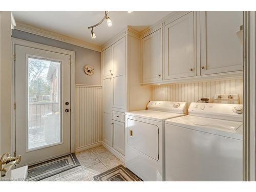 16 Camrose Drive, Brantford, ON - Indoor Photo Showing Laundry Room