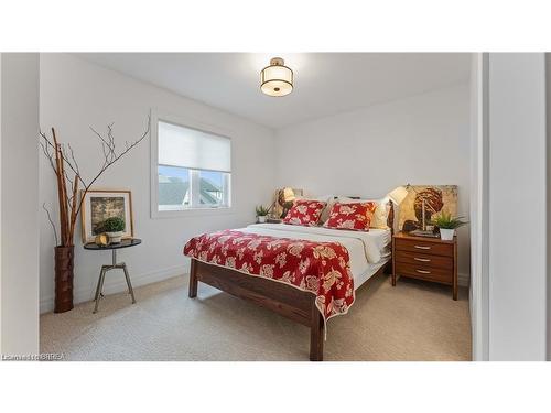 42 Aspen Circle, Thorndale, ON - Indoor Photo Showing Bedroom