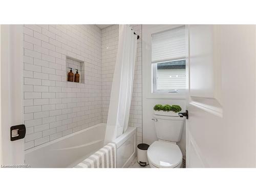 42 Aspen Circle, Thorndale, ON - Indoor Photo Showing Bathroom