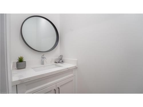 18 Peachleaf Lane, Waterford, ON - Indoor Photo Showing Bathroom