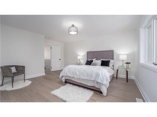 18 Peachleaf Lane, Waterford, ON - Indoor Photo Showing Bedroom
