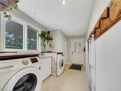 205 Dufferin Avenue, Brantford, ON - Indoor Photo Showing Laundry Room