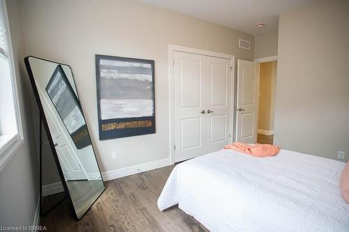 290 Mount Pleasant Road, Brantford, ON - Indoor Photo Showing Bedroom