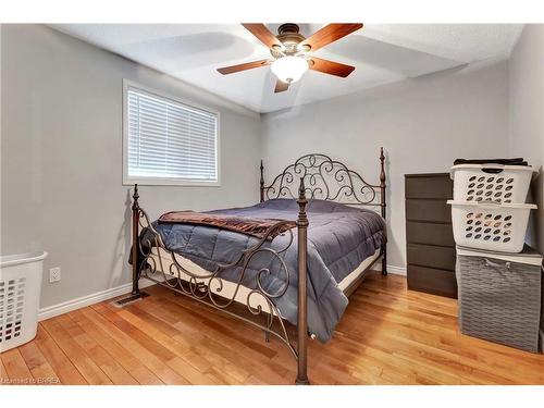 30 Featherwood Crescent, Stoney Creek, ON - Indoor Photo Showing Bedroom