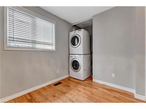 30 Featherwood Crescent, Stoney Creek, ON - Indoor Photo Showing Laundry Room