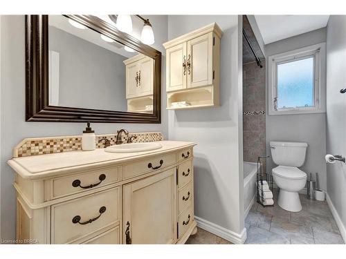 30 Featherwood Crescent, Stoney Creek, ON - Indoor Photo Showing Bathroom