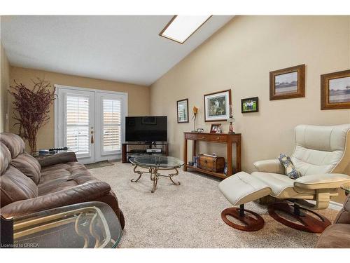 F-68 Harris Avenue, Brantford, ON - Indoor Photo Showing Living Room