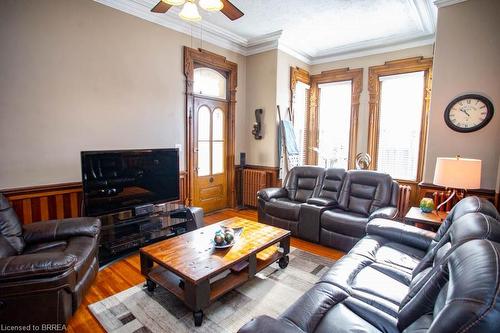 124 Norfolk Street S, Simcoe, ON - Indoor Photo Showing Living Room