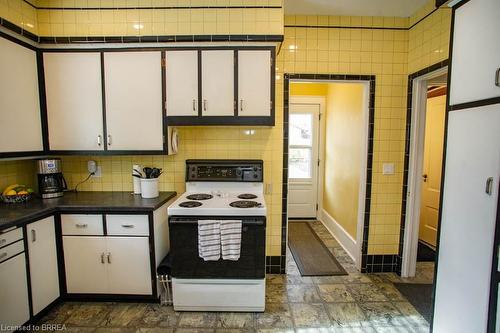 124 Norfolk Street S, Simcoe, ON - Indoor Photo Showing Kitchen
