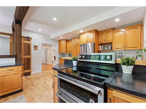 47 Burlington Street, Harrisburg, ON - Indoor Photo Showing Kitchen