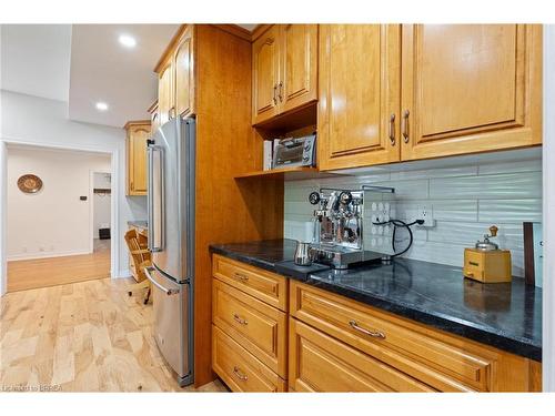 47 Burlington Street, Harrisburg, ON - Indoor Photo Showing Kitchen