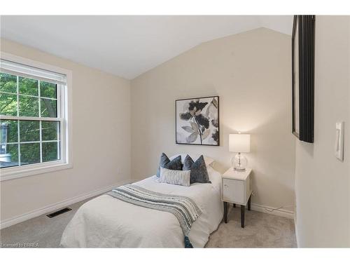 47 Burlington Street, Harrisburg, ON - Indoor Photo Showing Bedroom