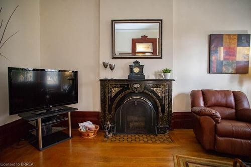 124 Norfolk Street S, Simcoe, ON - Indoor Photo Showing Living Room With Fireplace