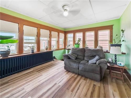 86 Colborne Street S, Simcoe, ON - Indoor Photo Showing Living Room