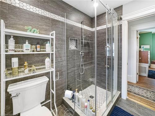 86 Colborne Street S, Simcoe, ON - Indoor Photo Showing Bathroom