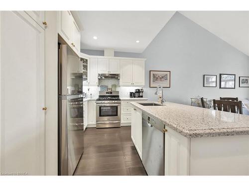 17-60 Dufferin Avenue, Brantford, ON - Indoor Photo Showing Kitchen With Upgraded Kitchen