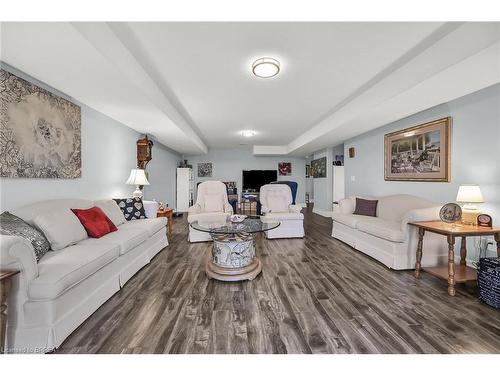 17-60 Dufferin Avenue, Brantford, ON - Indoor Photo Showing Living Room