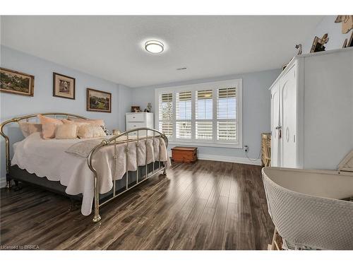 17-60 Dufferin Avenue, Brantford, ON - Indoor Photo Showing Bedroom