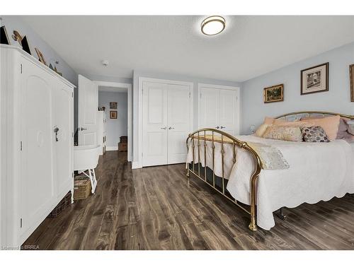 17-60 Dufferin Avenue, Brantford, ON - Indoor Photo Showing Bedroom
