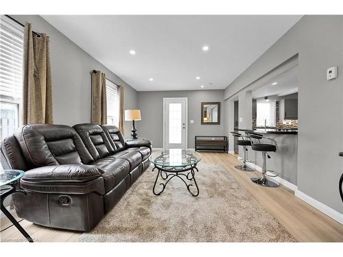 83 Victoria Street, Brantford, ON - Indoor Photo Showing Living Room