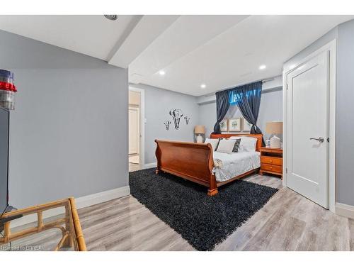231 Parkside Drive, Waterdown, ON - Indoor Photo Showing Bedroom