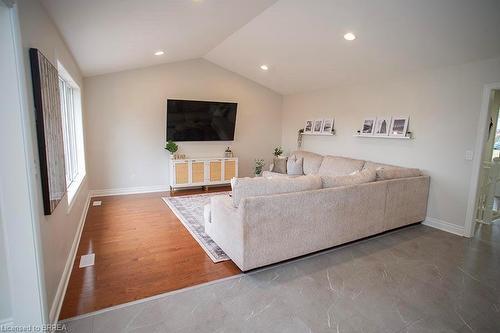 23 Angle Street, Simcoe, ON - Indoor Photo Showing Living Room