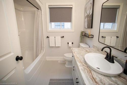 23 Angle Street, Simcoe, ON - Indoor Photo Showing Bathroom