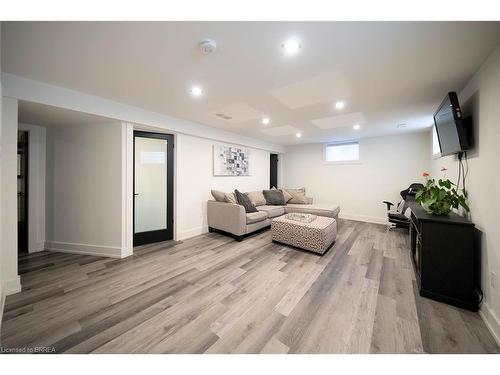 14 Willowbrook Drive, Welland, ON - Indoor Photo Showing Living Room