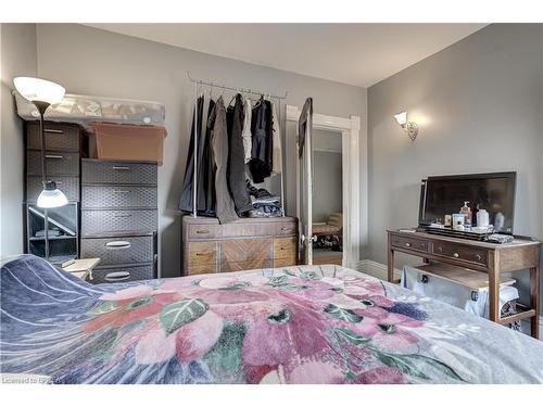 121 Clarence Street, Brantford, ON - Indoor Photo Showing Bedroom