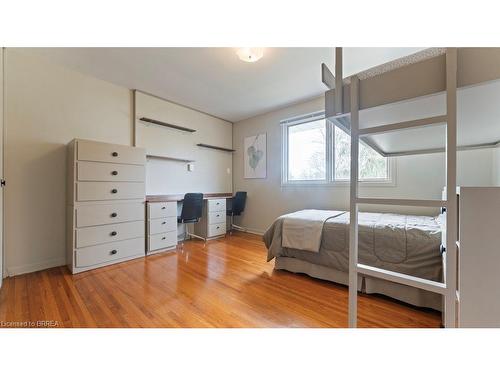 21 Brier Place, Brantford, ON - Indoor Photo Showing Bedroom