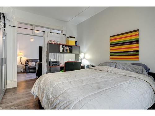 121 Clarence Street, Brantford, ON - Indoor Photo Showing Bedroom