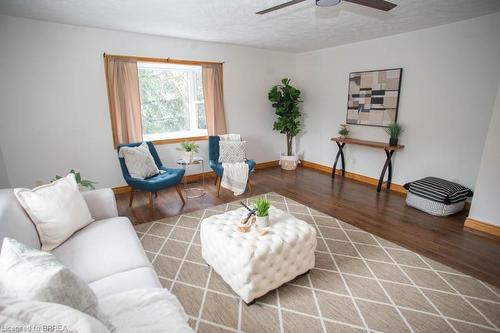 65 7Th Concession Road, Walsingham, ON - Indoor Photo Showing Living Room