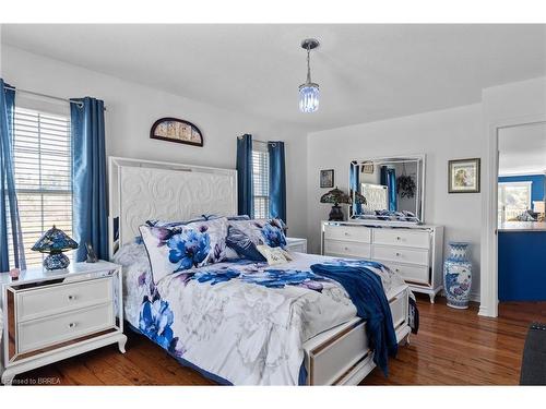 308-24 Ontario Street, Bracebridge, ON - Indoor Photo Showing Bedroom