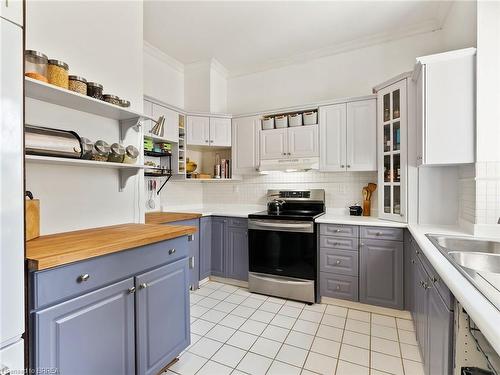 10 Banfield Street, Paris, ON - Indoor Photo Showing Kitchen