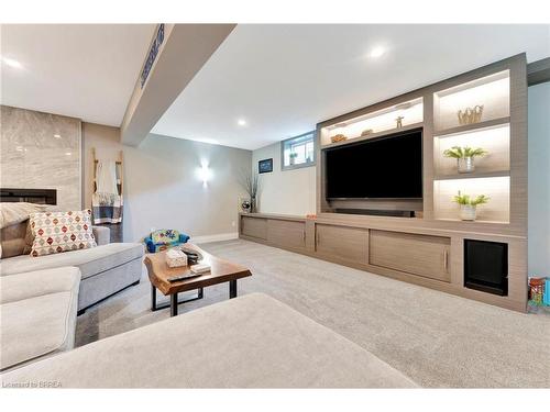 70 Beckett Drive, Brantford, ON - Indoor Photo Showing Living Room
